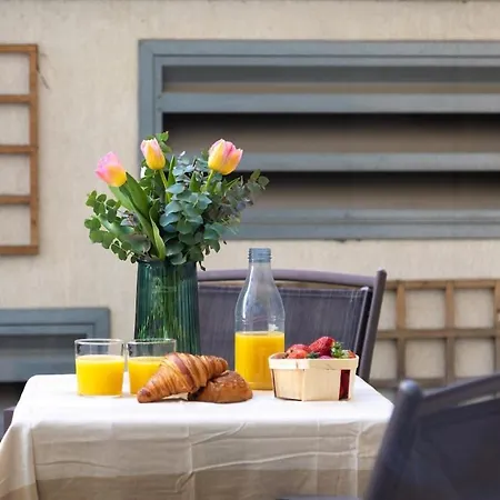 Eiffel Josephine Daire *